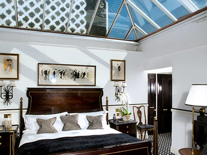 The Conservatory Suite lets customers stargaze from bed.