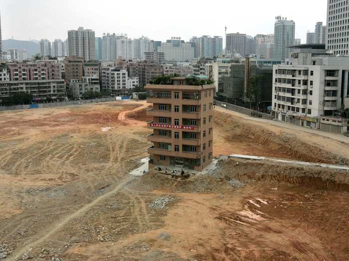 This six-floor villa in the central business district of Shenzhen became a nail house in 2007 after the owners demanded that the developer of a financial center triple his compensation offer.