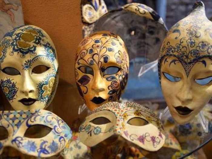 ITALY: Traditional Venetian Mask