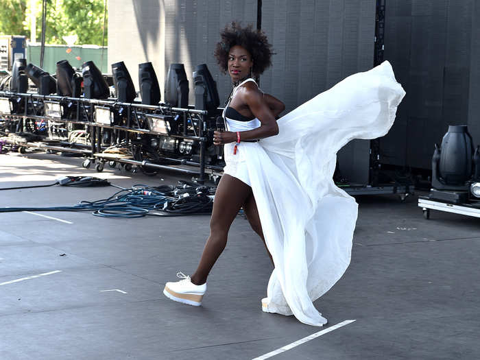 Singer Elisabeth Troy took the stage with confidence.