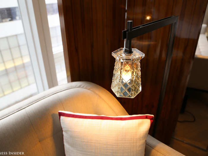 Naturally, Baccarat crystal glitters in every corner of the room. This floor lamp is simple, but elegant.