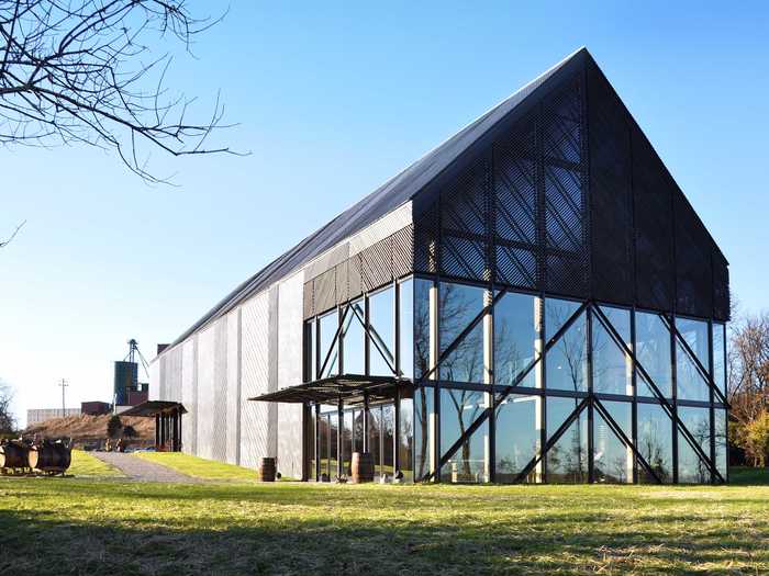 RETAIL (jury and popular): Wild Turkey Visitor Center by De Leon & Primmer Architecture Workshop