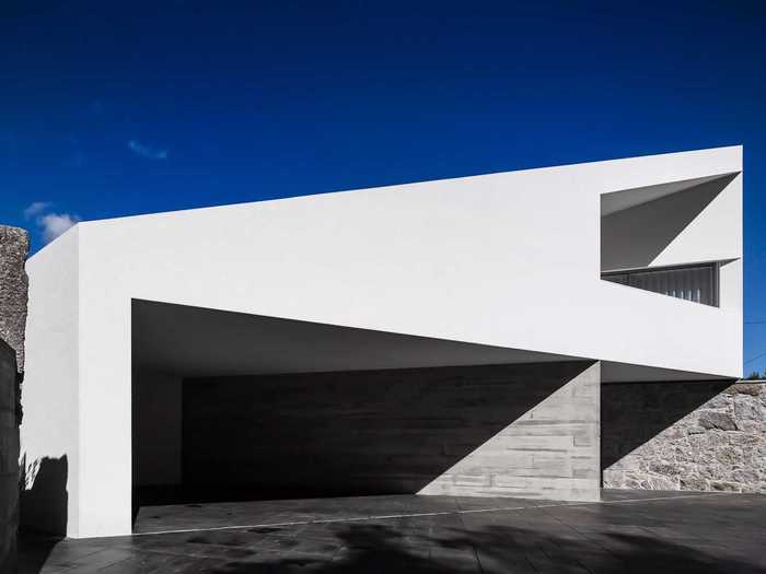 PRIVATE HOUSE (1000-3000 sq ft) (jury and popular): Tai´de House by Rui Vieira Oliveira + Vasco Manuel Fernandes