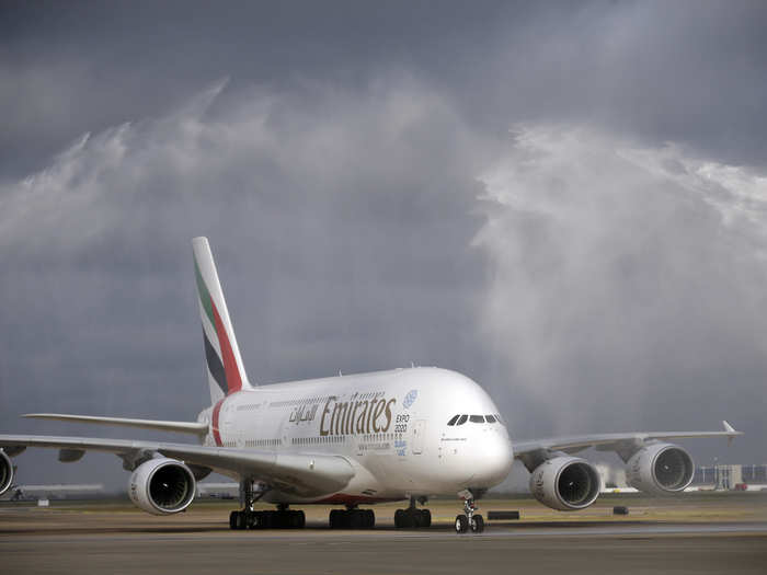 As a result, Emirates needs an aircraft that can carry a lot of passengers for very long distances. A perfect job for the A380.