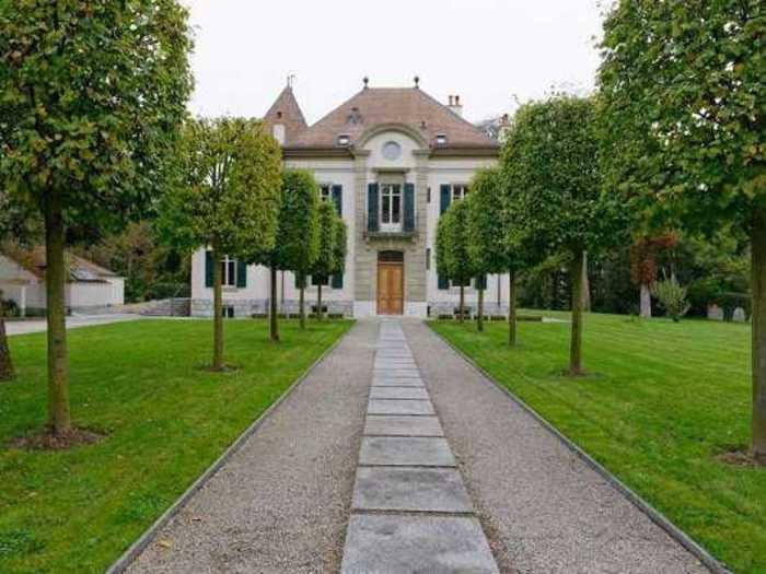 11. Switzerland: A deceptively modern mansion in the park.