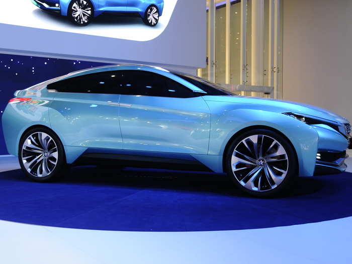 Venucia, a joint venture between Dongfeng Motors and Nissan, debuted its Vow Concept.