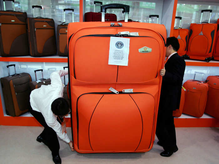 This piece of luggage, unveiled at the 100th Chinese Export Commodities Fair in Guangzhou, China in 2006, has been certified as the world