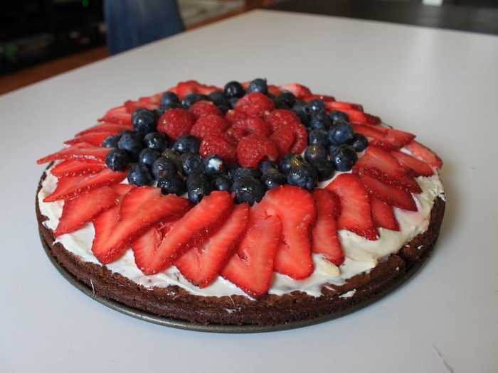 Michelle brought out an impressive brownie and berry pizza. The brownie on bottom was perfectly fudgy, and the cream cheese frosting paired well with the fruit topping.