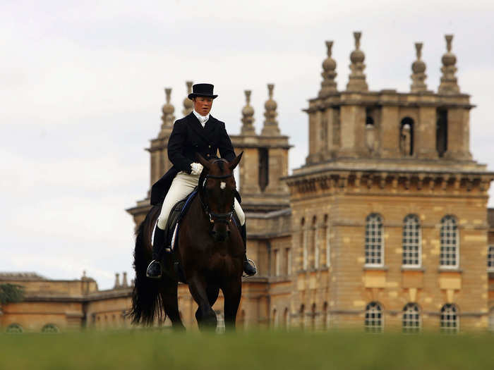 She and Matthew married in 2000, in Blenheim Palace.