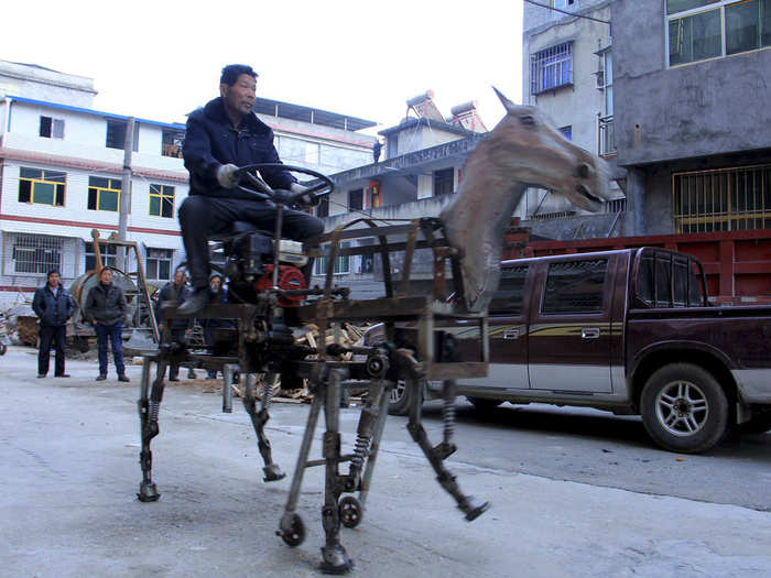 In the Shiyan, Hubei province, Su Daocheng spent two months building a home made mechanical horse to travel around in.