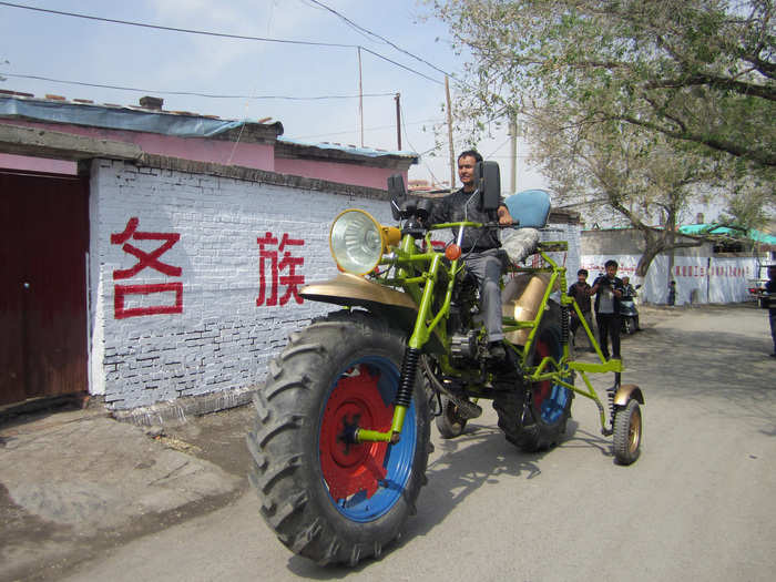 A man only identified as Abulajon, in the Xinjiang Uighur autonomous region in China, spent 8000 yuan (£820, $1300) to create the 0.3 tonnes motorcycle. However, measuring 14 feet (4.3 metres) in length and 7.8 feet (2.4 metres) in height, makes it impossible for him to drive it on the street.