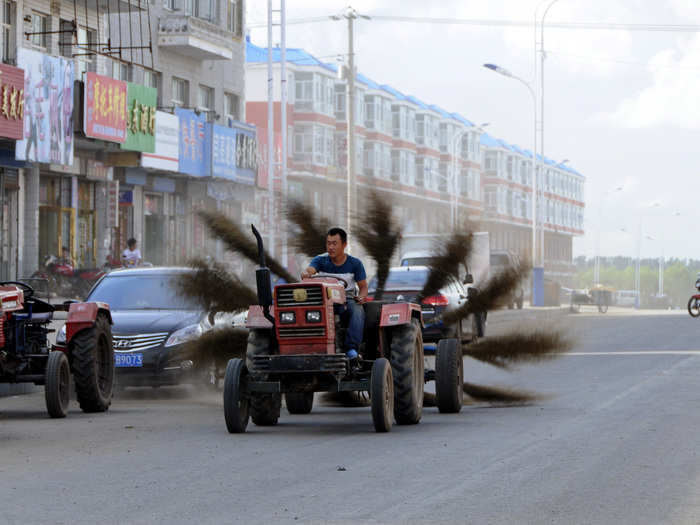 Here, an unidentified man from the Heilongjiang province created a home made 12 brooms tied in the rear to help him clean the road in Mohe.