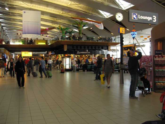 4. Amsterdam Schiphol Airport (AMS)