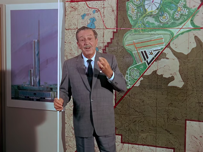 All together, Disney wanted to build five sections consisting of his own airport of tomorrow in Osceola county, an entrance center, an industrial park covering 1000 acres, a theme park (Walt Disney World) and the heart of the Florida project ...