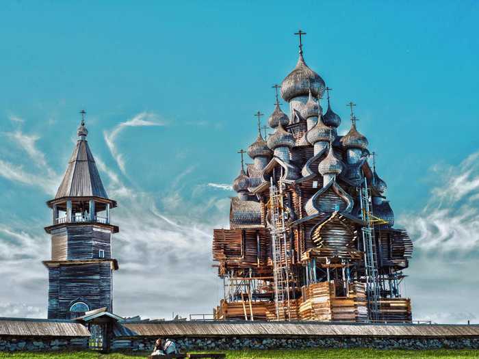 The Russian island of Kizhi, located in the Onega River, boasts the magnificent Church of the Transfiguration, an impressive wooden structure with 30 miniature domes. There are many other log buildings on the island, along with a historic Yamka village.