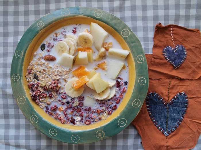 SWITZERLAND: The Swiss like to start their day with Birchermüesli: raw oats and grains topped with dried and / or fresh fruit and served in milk or yogurt.