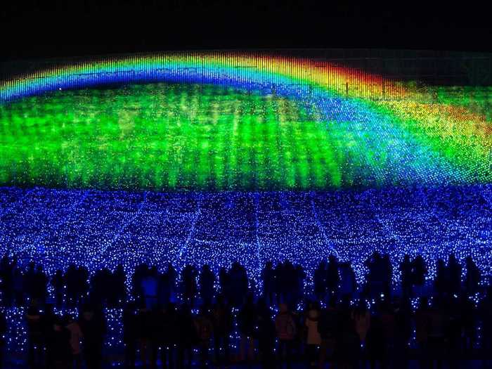 Japan’s Nabana no Sato winter light show takes place in the Nabana no Sato botanical garden in Kuwana. About 7 million LED light are used to create intricate displays every year from mid-November to March.