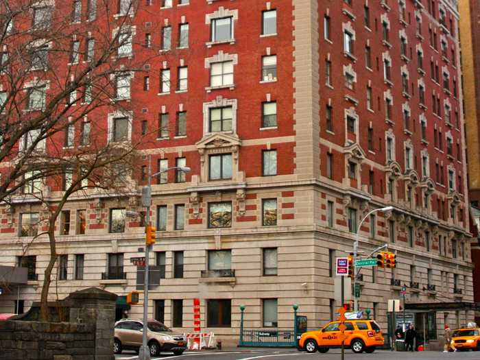 He also owned a one-bedroom apartment at 257 Central Park West, which he listed for $600,000 in 2013.
