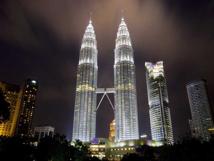 24. Petronas Twin Towers, Kuala Lumpur, Malaysia