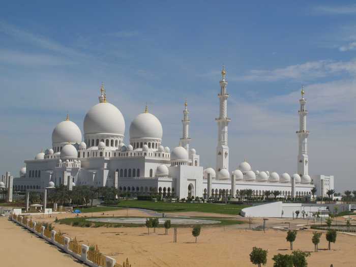 4. Sheikh Zayed Grand Mosque, Abu Dhabi, United Arab Emirates