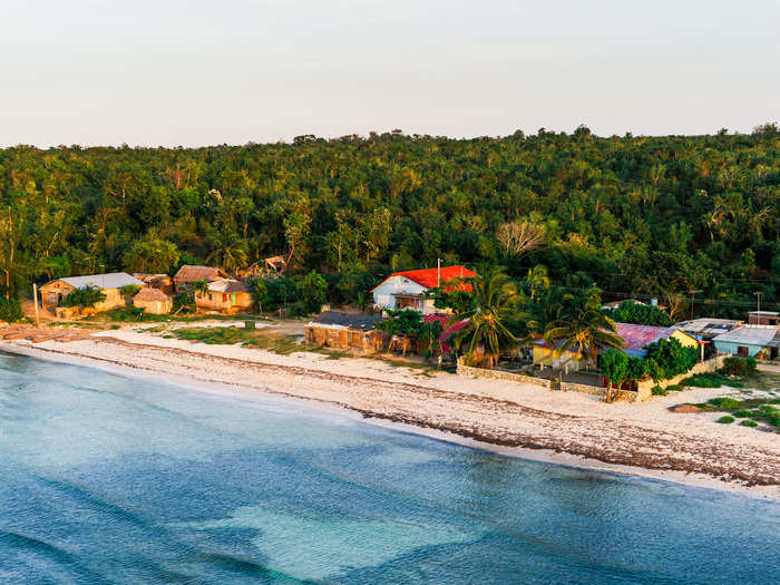 "I think the fact that I come from Lithuania, a former USSR state, and still speak Russian, that I also learned Spanish while frequenting Cuba, that I was very persistent, that I didn’t ask for any financial support, and that I already had two major aerial photo books finally convinced the Cuban government to let me to do the project," he says.