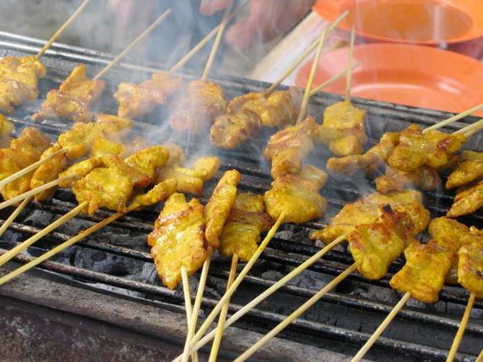 For a quick and flavorful meat choice, try the pork satay in Bangkok, Thailand. The pork is marinated in coconut milk and turmeric, then grilled over charcoal before being served with pickled salads and peanut sauce.