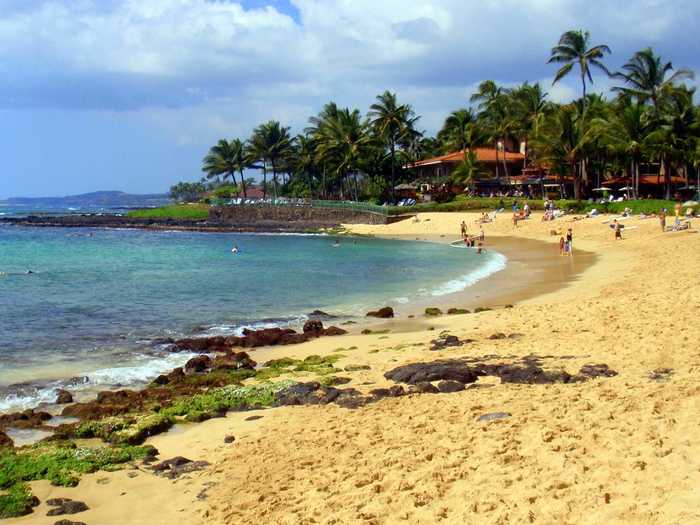 18. One of the alluring beaches that lies along the southern coast of Kauai, Hawaii, Poipu Beach Park has a lifeguard on duty seven days a week, which is why it’s considered one of Hawaii’s safest beaches.