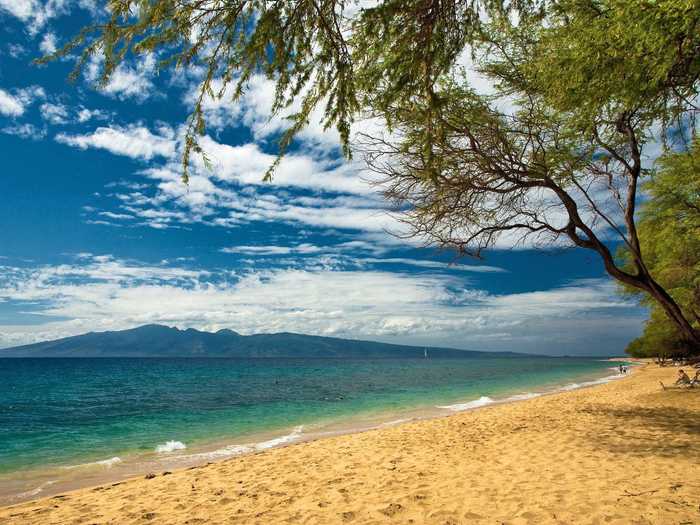 5. One of Maui, Hawaii’s best known and most picturesque beaches, Ka’anapali Beach is bordered by some of the island’s most luxurious resorts. There’s also a concrete path that runs the length of the beach, ideal for runners and walkers.