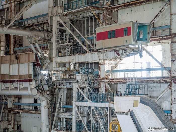 Like the shuttles, the building is also falling apart. You can see that the steel beams holding the building together are severely rusted.