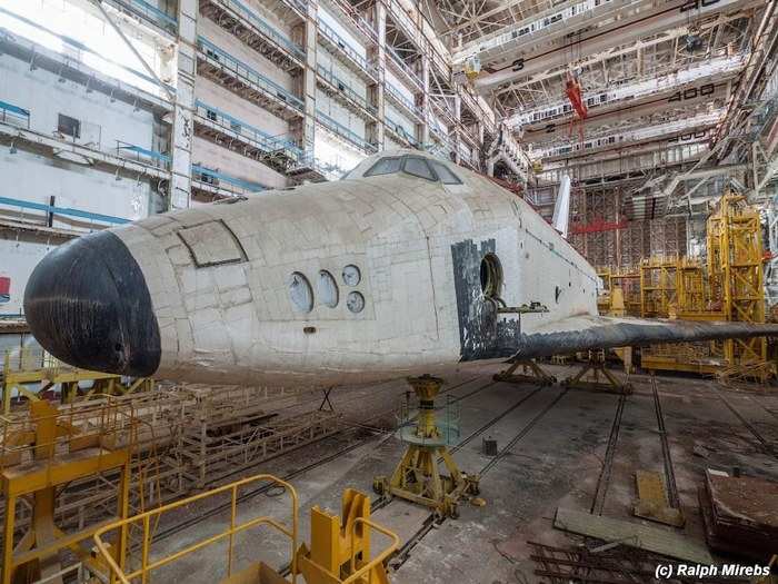 The nose of the shuttles are also covered with these black tiles to protect the front of the spacecraft from overheating and roasting the passengers inside the cockpit.