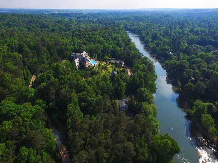 Built in 2007 along the Chattahoochee River, it