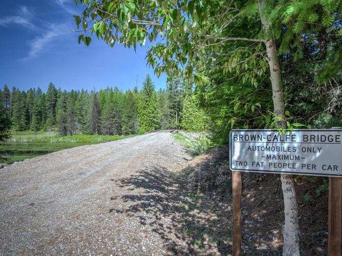 Drive, walk, or boat to the nearby sandy beach that has its own aluminum dock.