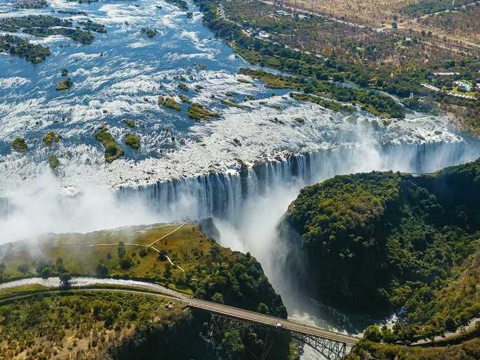 In Victoria Falls, bordering Zambia and Zimbabwe, is Devil’s Pool, a natural infinity pool 915 meters high.