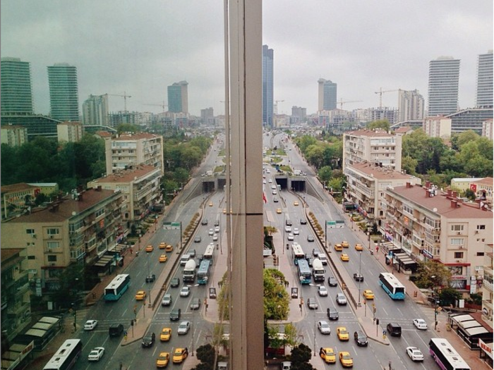 So he started sharing photos he took during his commute.