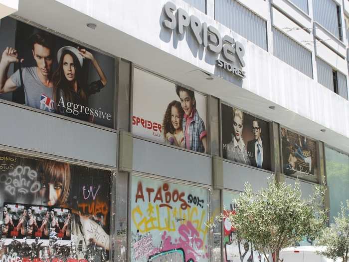 Sprider, a chain of Greek value fashion stores, closed down in 2013. Nothing had replaced this large outlet since then.