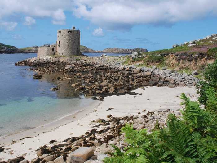 Only five of the 140 Isles of Scilly, an archipelago off the southwestern tip of the Cornish peninsula of Great Britain, are inhabited. Tresco is home to Cromwell