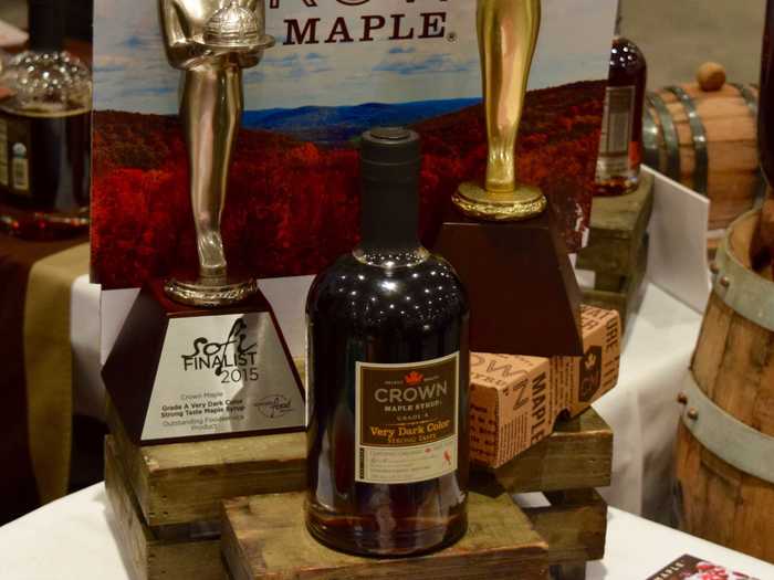 Crown Maple Grade A Very Dark Color Strong Taste Maple Syrup