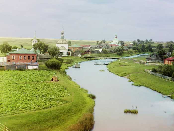 The ancient town of Suzdal, located on the Kamenka River north of Moscow, once stood as a crucial principality, but its power declined when Moscow rose to prominence in central European Russia. This photograph of the town was taken in 1912.