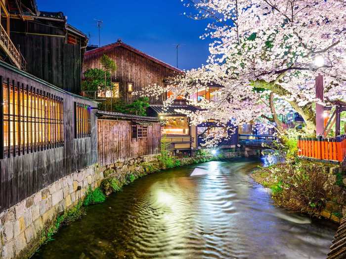 One of the best places to eat an authentic meal is in the Shirakawa Area, which runs along the Shirakawa Canal near Gion and is full of local restaurants and bars.