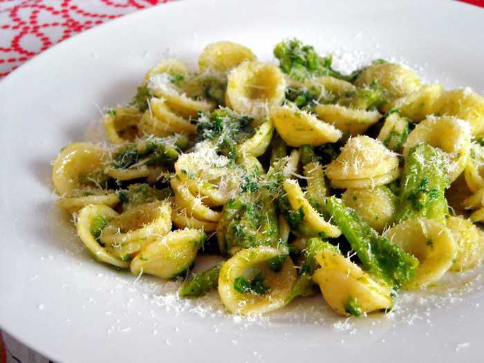 Orecchiette is Italian for "little ears," a very accurate way to describe these noodles. Orecchiette con cime di rapa is a dish that comes from the southeastern region of Puglia and is made with broccoli rabe.