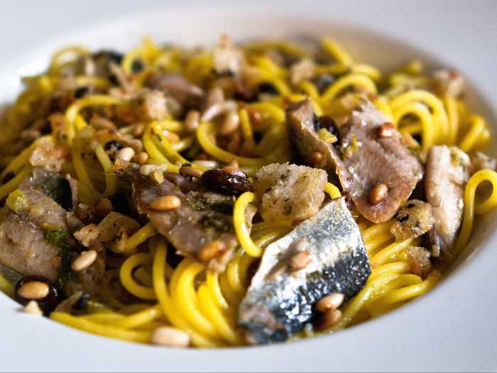 A Sicilian dish, pasta con le sarde uses noodles similar to spaghetti and is made with sardines, pine nuts, butter, and olive oil.