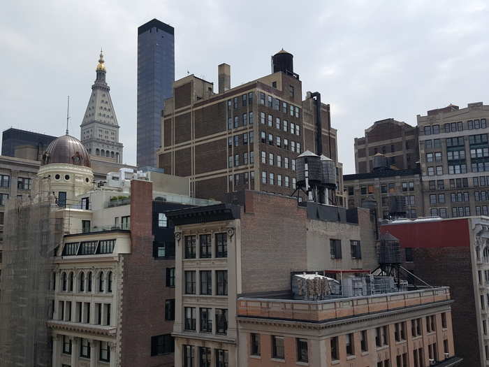 In this cityscape picture, the S6 does a good job capturing cloud details of the flat sky and gives the buildings bold colors.