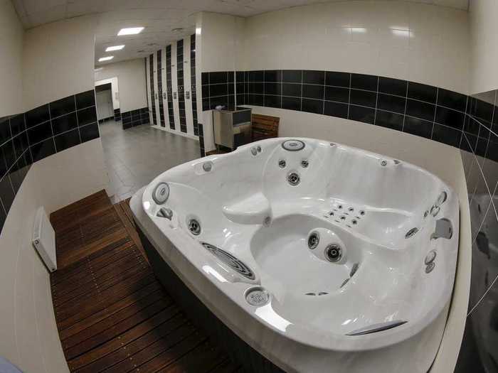 Its facilities include extravagant bathrooms.