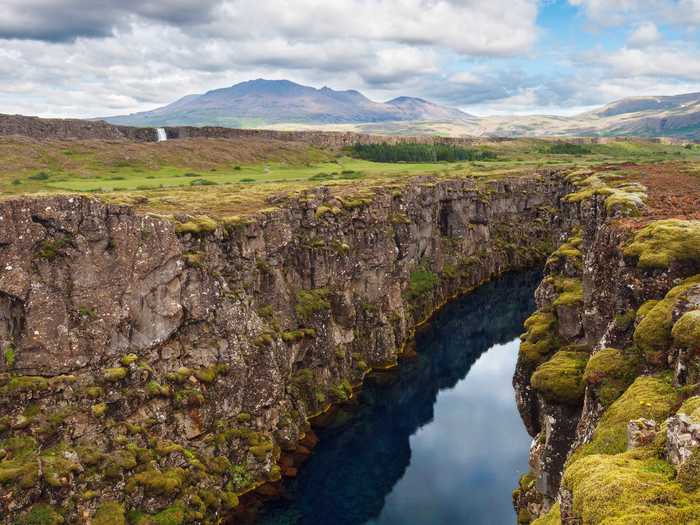 Dive into the Silfra fissure in Iceland