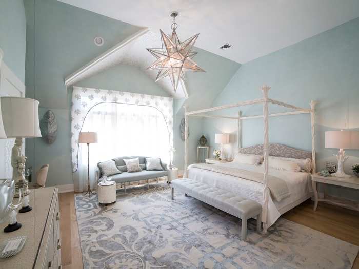 Upstairs bedroom number three by Hagins & Mortimer Design