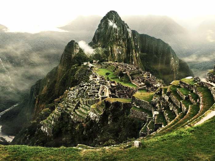 No one knows why it was abandoned either. Historians agree that it must have been built when the Inca empire peaked, which was in the 15th and 16th centuries, before they were more or less eradicated by Spanish invaders around the 1530s. Allegedly, over 1,000 people lived here at some point.