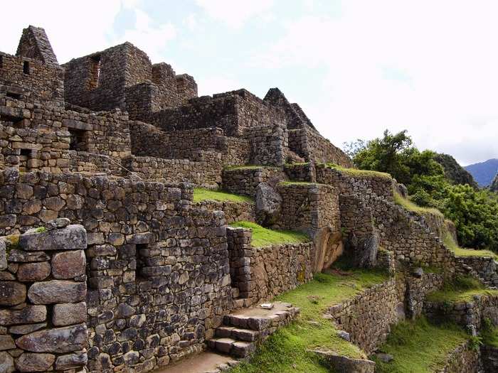 People say that it was abandoned only 100 years after being built. Some think it was due to the Spanish, but others, who point out that there