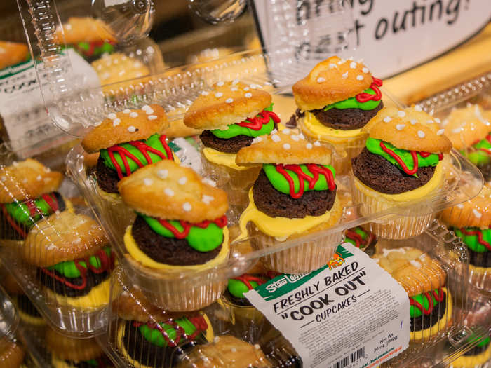 … to seasonal items like these ingenious “Cook Out” cupcakes.