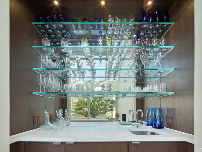 And plenty of space to store the wine glasses.