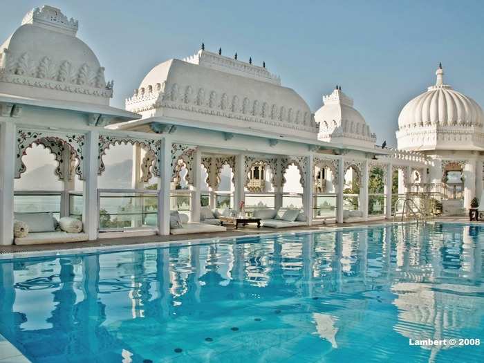 An opulent hotel near the heart of Udaipur, India, the Udai Kothi has both spectacular outdoor rooftop dining and swimming. The pool is surrounded by detailed white archways that will make you feel like you